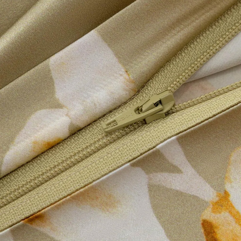 Hidden zipper closure on floral silk duvet cover