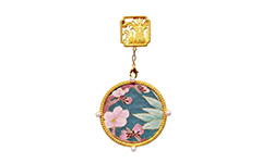 Kesi brooch